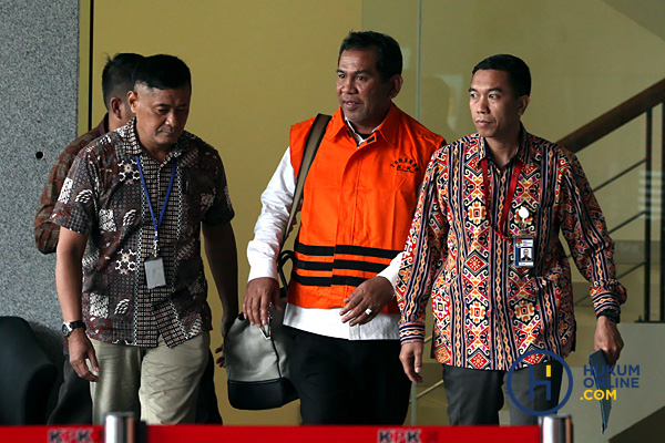 Abdul Latif usai diperiksa KPK sebagai tersangka penerima suap terkait pembangunan RSUD Damanhuri, Kalimantan Selatan dengan komitmen uang suap senilai Rp 3,6 miliar, Kamis (4/1) lalu. Foto: RES