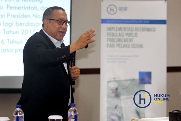 Prof Faisal Santiago saat menjadi pemateri Workshop Hukumonline 2018 bertajuk â€œImplementasi Reformasi Regulasi Publik Procurement bagi Pelaku Usahaâ€ di Jakarta, Selasa (25/9). Foto: RES