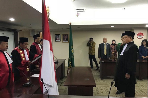 Yusril Ihza Mahendra saat diambil sumpah advokat di hadapan sidang terbuka Pengadilan Tinggi Jakarta, Jumat (21/9). (Istimewa)