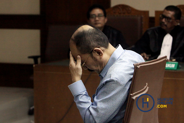 Terdakwa Fredrich Yunadi saat mendengarkan vonis 7 tahun penjara di Pengadilan Tipikor Jakarta, Kamis (28/6). Foto: RES