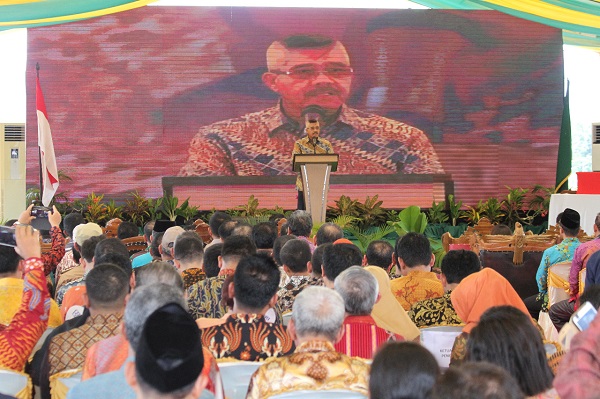 Ketua MA M. Hatta Ali saat meresmikan 85 pengadilan baru di Melounguane, Kepulauan Talaud, Provinsi Sulawesi Utara, Senin (22/10). Foto Humas MA 