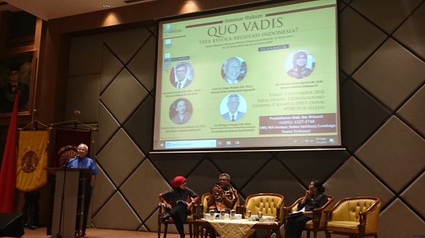 Seminar bertajuk 'Quo Vadis, Tata Kelola Regulasi Indonesia? Telaah Akademis Permenkumham No. 32 Tahun 2017, No. 22 Tahun 2018, No. 23 Tahun 2018' di FHUI Depok, Kamis (1/11). Foto: AID 