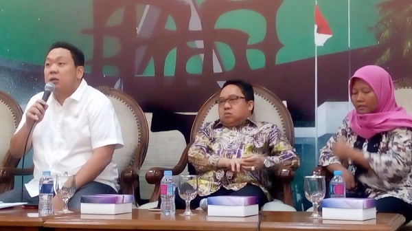 Dar kiri ke kanan. Charles Honoris, Syaifullah Tamliha, dan Siti Badriyah dalam diskusi bertaujuk â€˜Daftar Panjang TKI Dihukum Matiâ€™Â  di Komplek Gedung Parlemen, Kamis (11/1). Foto: RFQ  