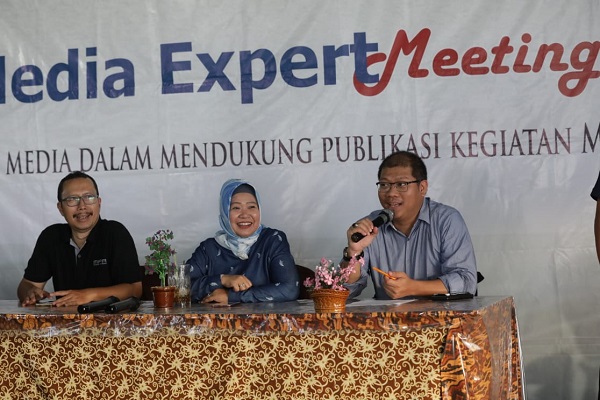 Media Expert Meeting bertajuk 'Peran Media Dalam Mendukung Publikasi Kegiatan MPR' di Kalimantan Timur, Jumat (9/11) malam. Foto: Humas MPR