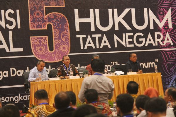 Konferensi Hukum Tata Negara ke-5 di Batusangkar, Sumbar, Sabtu (10/11). Foto: MYS