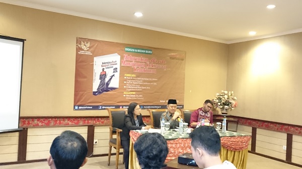 Acara bedah buku 'Meluruskan Arah Manajemen Kekuasaan Kehakiman' di Bekasi, Senin (19/11).  Foto: AID