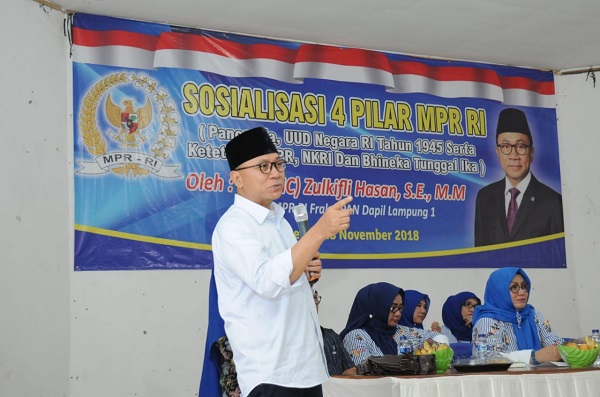 Ketua MPR Zulkifli Hasan saat acara Sosialisasi Empat Pilar MPR di Lampung, Rabu (28/11). Foto: Humas MPR