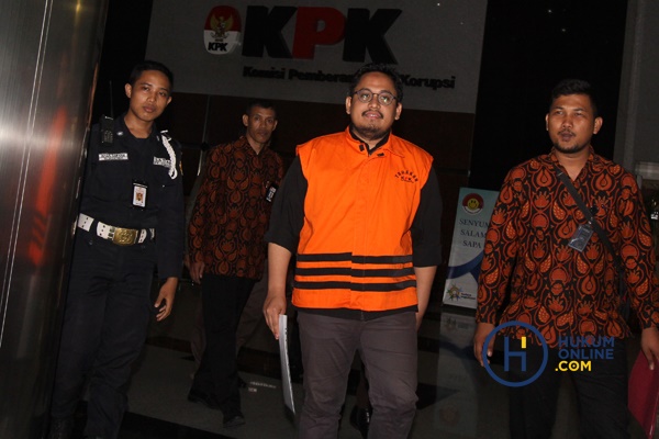 Advokat Arif Fitrawan usai ditetapkan sebagai tersangka karena diduga sebagai pemberi suap terhadap hakim terkait penanganan perkara perdata di PN Jakarta Selatan. Foto: RES