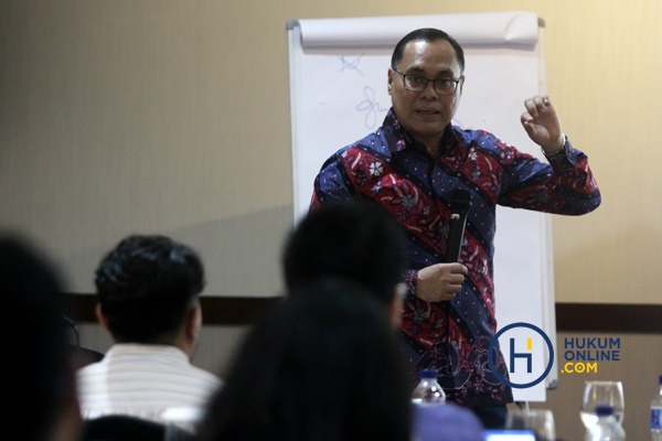 Guru Besar Ilmu Hukum Universitas Indonesia, Hikmahanto Juwana, dalam Workshop Hukumonline tentang Business Judgment Rule: Penerapan Perlindungan Hukum terhadap Organ Perusahaan dalam Aktivitas Bisnis Perusahaan), Rabu (12/12).  Foto: RES