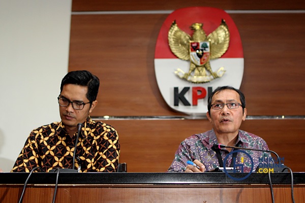 Juru Bicara KPK Febri Diansyah (kiri) dan Wakil Ketua KPK Saut Situmorang (kanan). Foto: RES