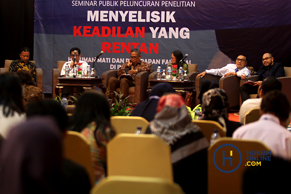 Sejumlah narasumber dalam seminar yang diselenggarakan ICJR bertajuk 'Menyelisik Keadilan yang Rentan: Hukuman Mati dan Penerapan Fair Trial di Indonesia'. Foto: RES