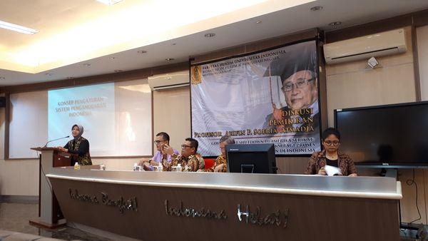 Para pembicara dalam diskusi pemikiran Prof. Arifin P. Soeria Atmadja di FH UI Depok, Selasa (26/2). Foto: MYS