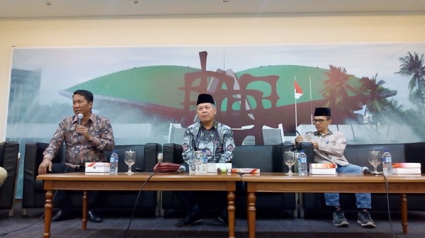 Kiri ke kanan: Supratman Andi Agtas, Hendrawan Supratikno, Ujang Komarudin. Foto: RFQ 