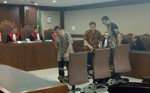 Ketiga terdakwa pejabat perusahaan yang divonis bersalah oleh Pengadilan Tipikor Jakarta: Foto: AJI
