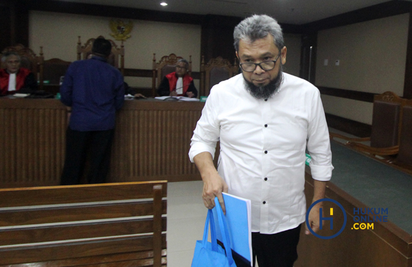 Mantan Anggota DPRD Ferry Suando Didakwa Terima Suap Rp 722 Juta 6.JPG