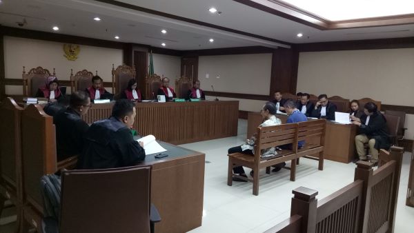 Sidang dugaan suap kepada hakim PN Jakarta Selatan berlangsung Senin, (22/4) di Pengadilan TGipikor Jakarta. Foto: AJI