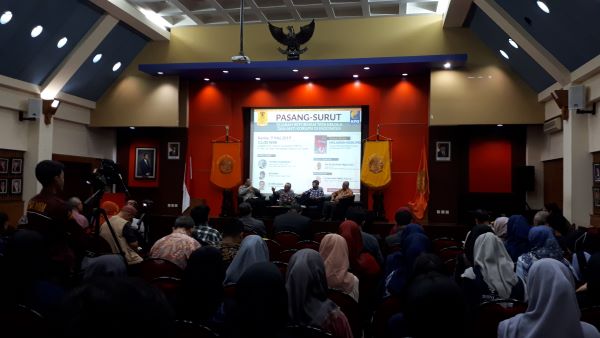 Diskusi sekaligus peluncuran buku sejarah pemberantasan korupsi di kampus UI Depok, Kamis (9/5). Foto: MYS