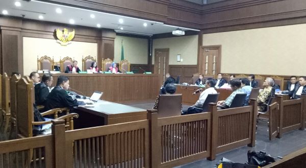 Sidang perkara suap advokat kepada hakim PN Jakarta Selatan melalui panitera, di Pengadilan Tipikor Jakarta, Kamis (16/5). Foto: AJI