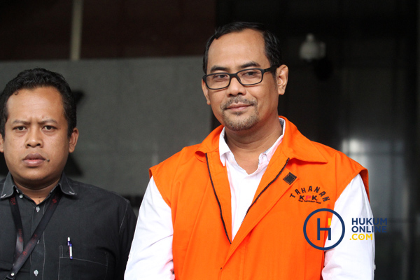 Kakanwil Kemenag JatimÂ nonaktif Haris Hasanudin usai diperiksa penyidik KPK. Foto: RES