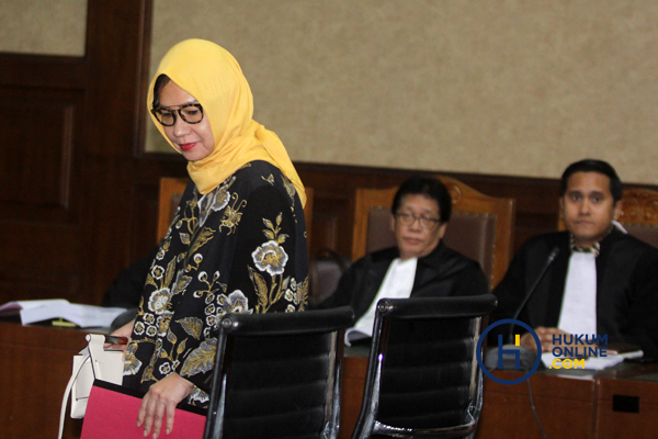terdakwa Karen Agustiawan saat sidang pembacaan putusan. Foto: RFES