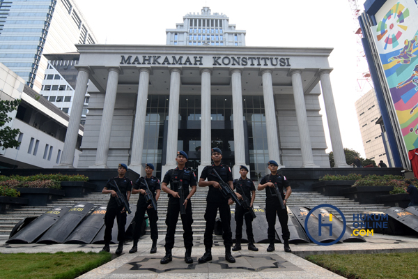 Pengamanan Gedung MK Jelang Sidang Gugatan Pilpres 2019 1.JPG