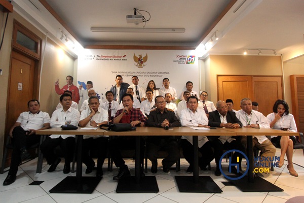 Tim Kuasa Hukum TKN Jokowi-Ma'ruf Amin memiliki 3 lawyer perempuan dari 32 lawyer tercatat. Foto: RES