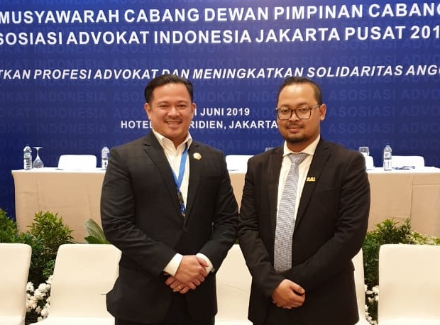 Andreas (kiri) dan Harvady (kanan) terpilih menjadi pengurus DPC AAI Jakarta Pusat. Foto: AJI 