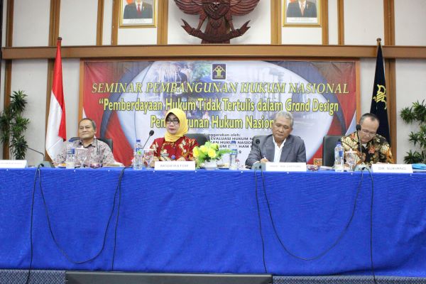 Seminar tentang hukum yang tidak tertulis di Jakarta, diselenggarakan BPHN. Foto: Humas BPHN
