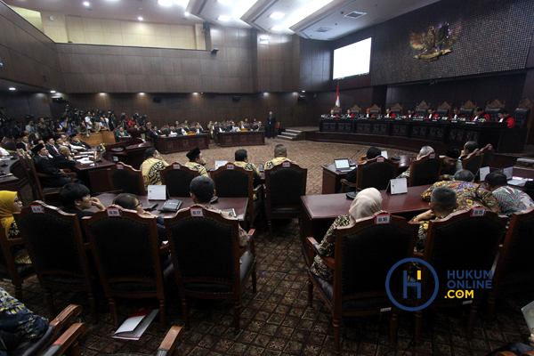 Sidang pembacaan putusan MK atas gugatan sengketa pilpres 2019. Setelah MK menolah gugatan Prabowo-Sandi, KPU mengeluarkan penetapan. Foto: RES