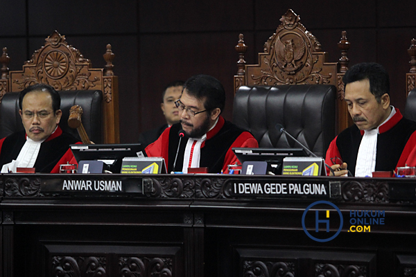 Majelis hakim konstitusi saat sidang sengketa pemilu. Foto: RES