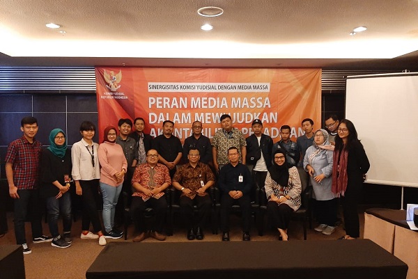 Pelatihan media yang diselenggarakan KY di Bandung. Foto: AID
