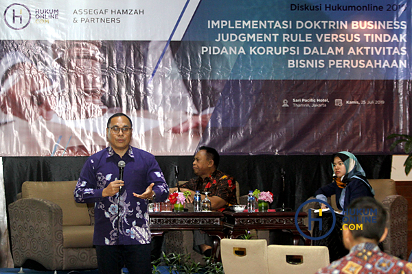 Guru Besar Ilmu Hukum Universitas Indonesia, Hikmahanto Juwana, dalam acara hukumonline tentang BJR di Jakarta, Kamis (25/7). Foto: RES