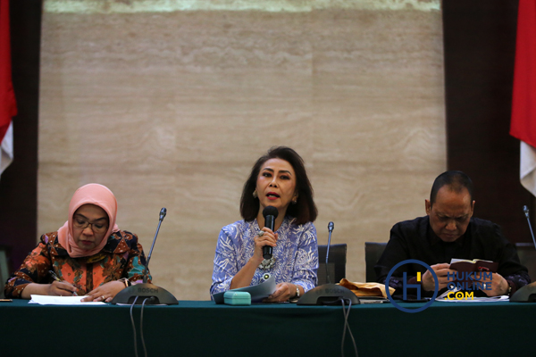 Ketua Pansel Capim KPK Yenti Garnasih saat mengumumkan hasil tes psikologi di gedung Sekretariat Negara Jakarta, Senin (5/8). Foto: RES