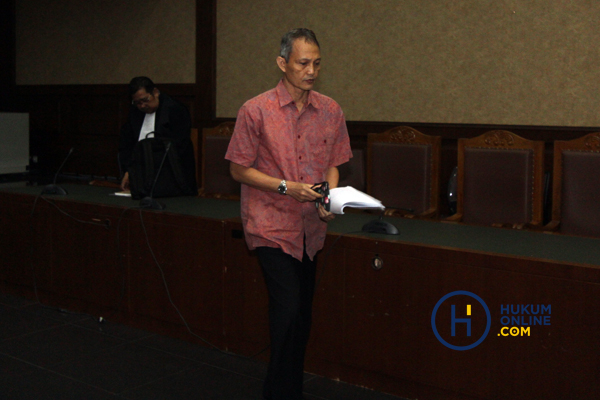 Didakwa Terima Suap Mantan Direktur Krakatau Steel Jalani Sidang Perdana 6.JPG