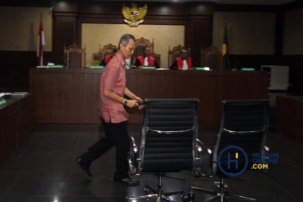 Didakwa Terima Suap Mantan Direktur Krakatau Steel Jalani Sidang Perdana 5.JPG