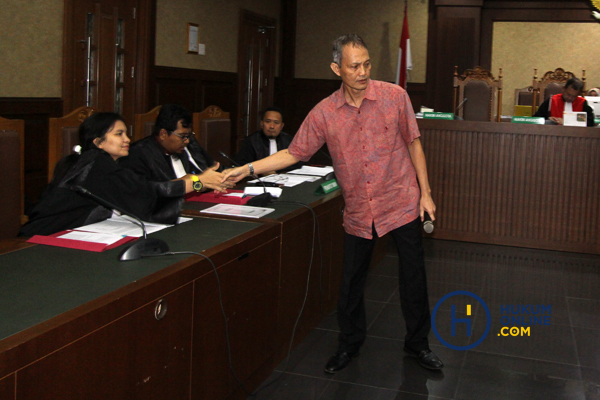 Didakwa Terima Suap Mantan Direktur Krakatau Steel Jalani Sidang Perdana 4.JPG