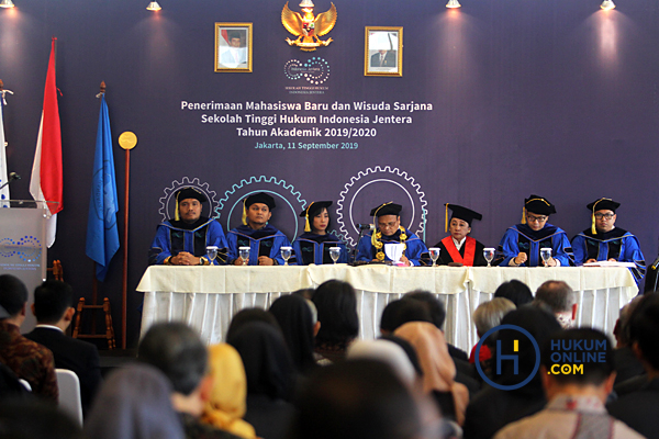 Wisudah Sekolah Hukum Indonesia Jentera 4.JPG