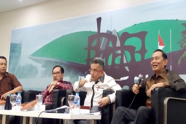 Sejumlah narasumber dalam diskusi dengan topik 'Mengintip Figur Anggota Dewan Pengawas KPK' di Komplek Gedung DPR, Kamis (7/11). Foto: RFQ 