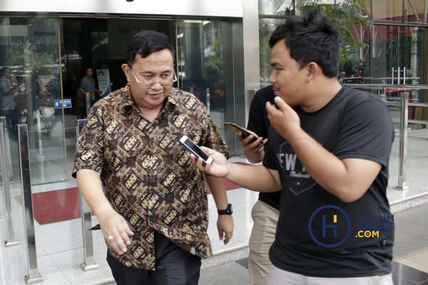 Mantan Wakil Bupati Lampung Utara Diperiksa KPK 2.JPG