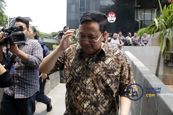Mantan Wakil Bupati Lampung Utara Diperiksa KPK 6.JPG