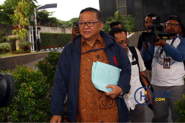 KPK Periksa Dirut PTPN IX Iryanto Hutagaol Terkait Suap Distribusi Gula 4.JPG