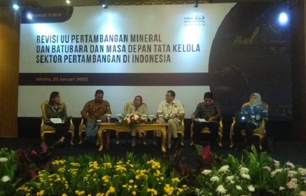 Acara diskusi Revisi UU Minerba dan Masa Depan Tata Kelola Sektor Pertambanga di Indonesia, Senin (20/1). Foto: MJR