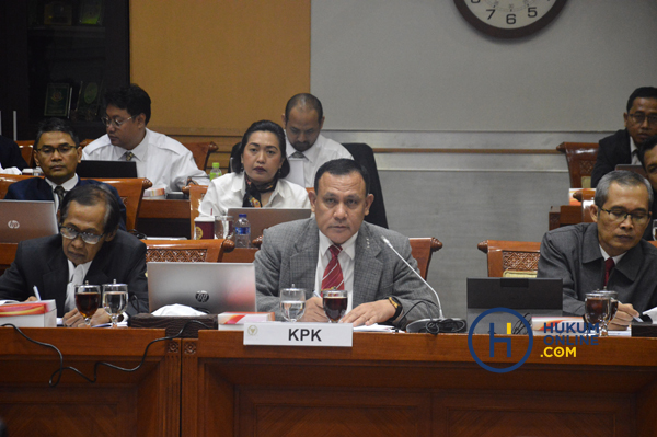 Ketua KPK bersama jajarannya saat rapat dengar pendapat dengan Komisi III DPR di Gedung Parlemen Jakarta, Senin (27/1). Foto: RES
