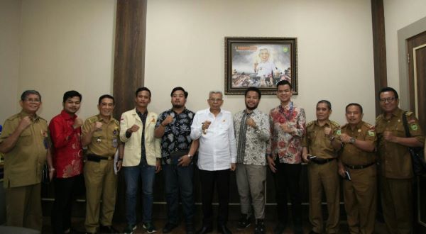 Pengurus dan panitia Rapimnas Permahi bersama Wakil Gubernur Sumsel. Foto: Permahi