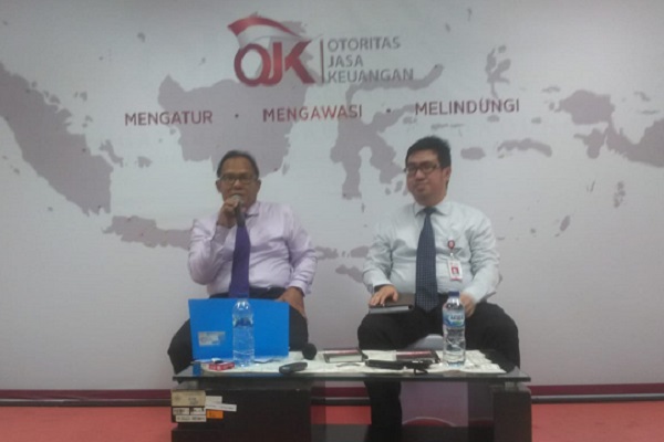 Kepala Departemen Pengawasan Industri Keuangan Non-Bank 2B OJK, Bambang W Budiawan (kiri). Foto: MJR