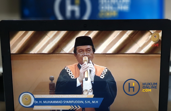 Ketua MA terpilih M. Syarifuddin saat memberi sambutan usai pemilihan ketua MA yang juga digelar secara live streaming di ruang Kusumah Atmadjah Gedung MA, Senin (6/4). Foto: RES