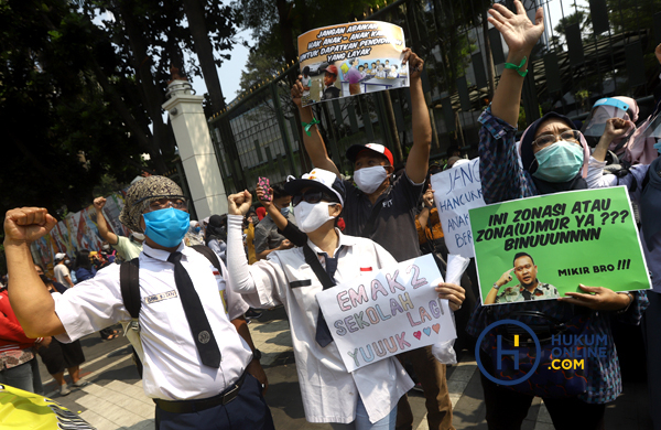 Demo Kemendikbud Orang Tua Siswa Protes Syarat Usia PPDB DKI Jakarta 2.JPG