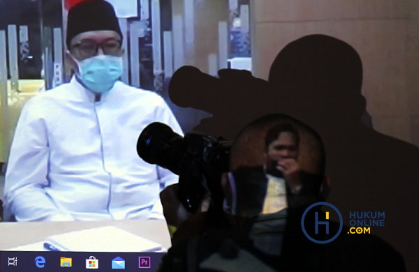 Eks Menpora Imam Nahrawi saat mendengarkan pembacaan putusan oleh majelis hakim Pengadilan Tipikor Jakarta. Foto: RES
