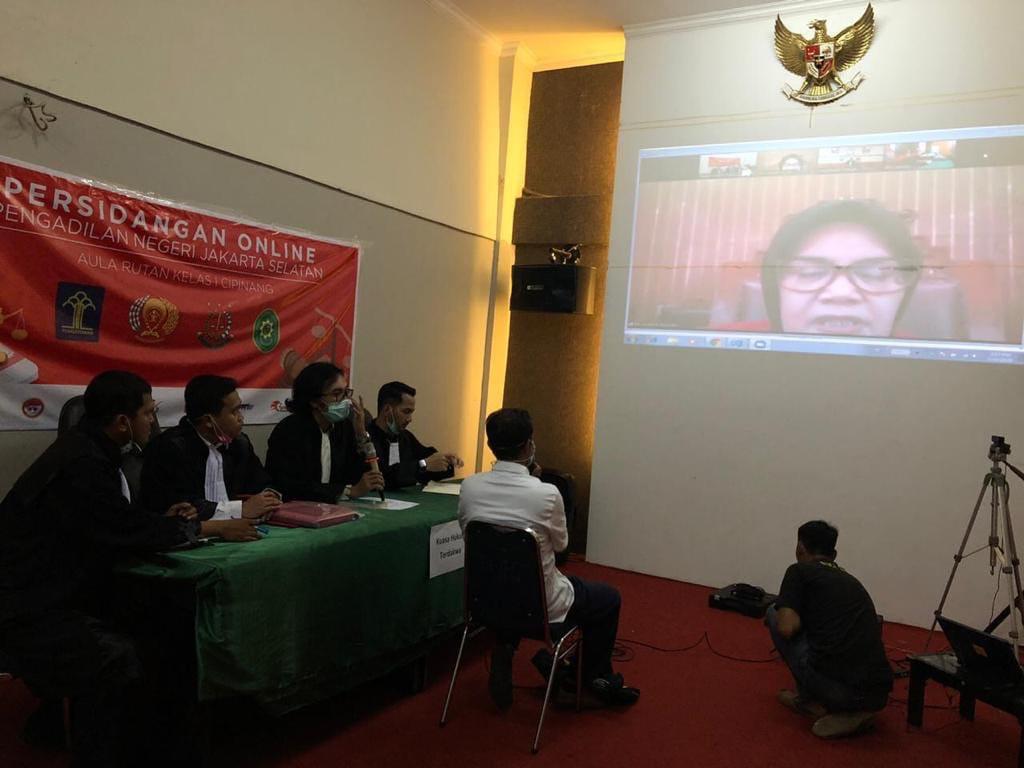 Sidang perkara pidana secara online yang digelar Pengadilan Negeri Jakarta Selatan pada April lalu. Foto: Istimewa