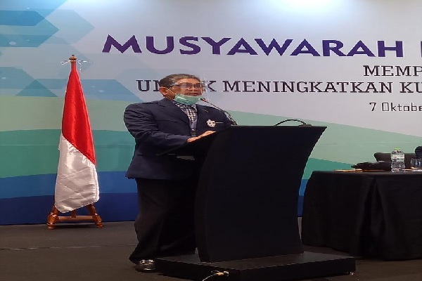 Ketua Umum DPN Peradi Fauzie Yusuf Hasibuan saat menyampaikan LPJ dalam Munas III Peradi yang digelar secara virtual, Rabu (7/10). Foto: Istimewa 